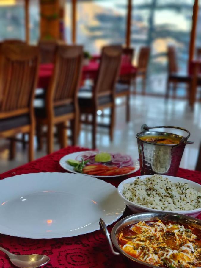 Hotel Om Palace McLeod Ganj Bagian luar foto